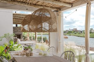 Un matrimonio de interiorista y arquitecto proyectó esta casa para vivir como de vacaciones