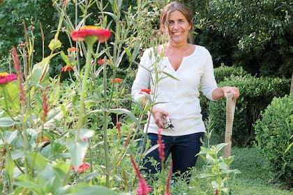 Se dio a conocer como paisajista a través de sus notas en la revista Jardín y varios especiales y libros hechos en conjunto, como el inolvidable "Un año en el jardín" (2009), en el que escribía y fotografiaba lo que le pasaba al suyo mes a mes, en tiempo real.