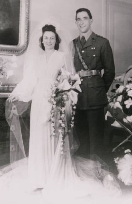 Foto del casamiento de Elisabeth y Robert Maxwell, París, 1945 (Foto de James Andanson/Sygma via Getty Images)