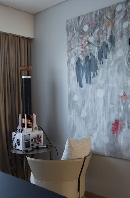 El ambiente es donde la creatividad despierta y el pensamiento se vuelve un puente hacia la conexión interior de la dueña de casa.