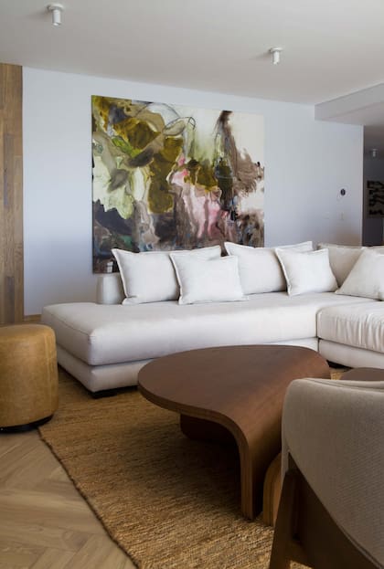 Los muebles de todo el departamento son de Fontenla. Obra "Desde la superficie", de Natalia Astrid Guigui (Diderot.art).