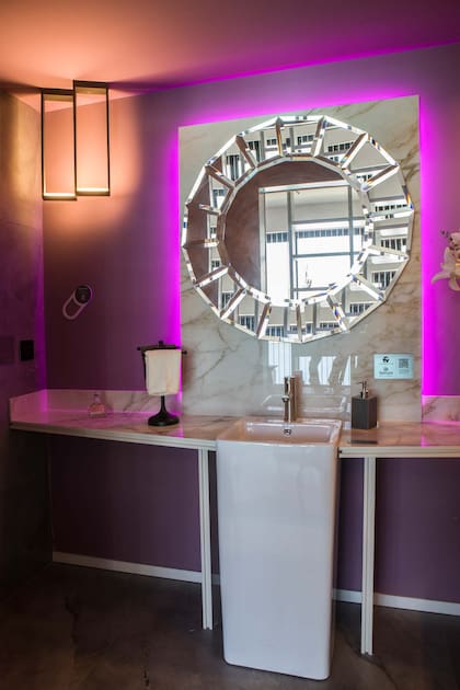 Mármol “Strazza Gris” satinado (San Lorenzo Design). Bacha (Ferrum). Grifería (FV).