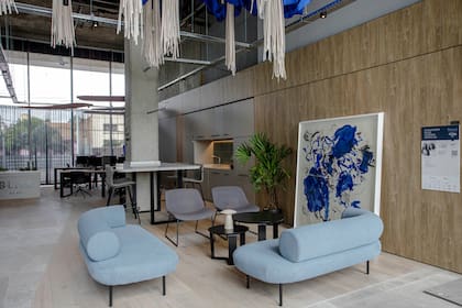 El showroom de coworking está ubicado en el espacio 03 de la muestra.