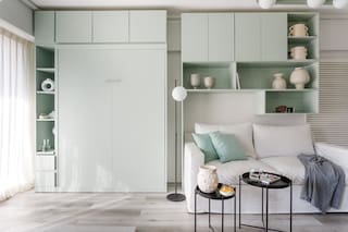 Dos arquitectas ensayaron en este monoambiente muebles a medida y una cama rebatible