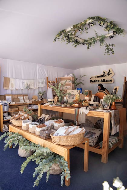 En el stand de Petite Affaire, servilletas, manteles, individuales y todo lo que necesitás para darle un toque especial a tus espacios.