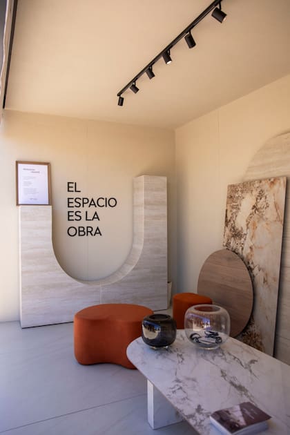En su stand, San Lorenzo Design presenta grandes formatos y el sistema "Perfect Match", que permite crear sin límites.