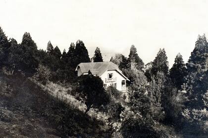 Foto histórica de la Casa Frey y sus alrededores