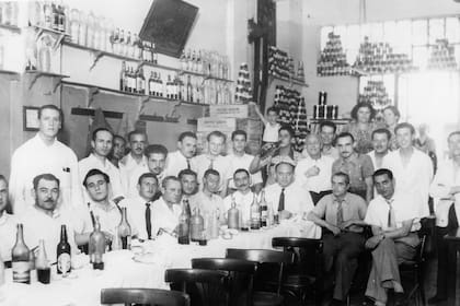 Foto histórica de los comienzos de la cantina