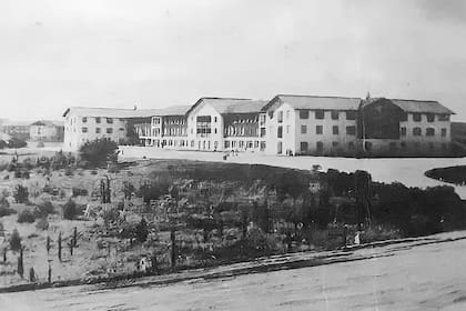 Foto histórica del complejo hotelero en Embalse, Córdoba