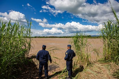 Foto Javier Corbalan:  05 de marzo de 2021 frontera aguas blancas provincia de salta bagayeros rio bermejo