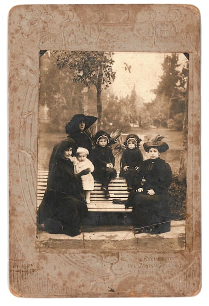 Foto minutera en el Zoológico de Buenos Aires, 1912.