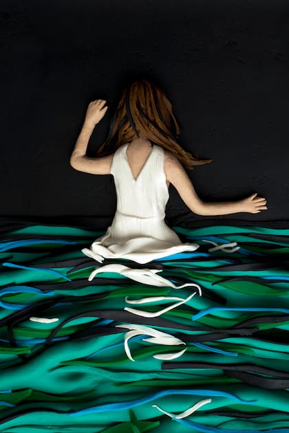 Foto original Limbo 5, de 2004, de Bianca Brunner, recreada en Play-Doh por Eleanor Macnair