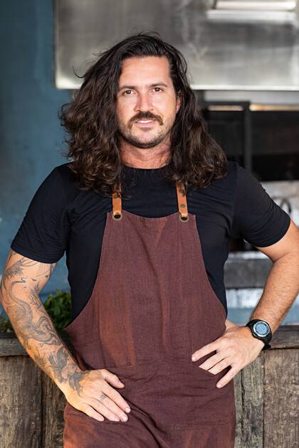 El cocinero y pescador Gerônimo Athuel es el artífice de los mejores pescados de la Ilha da Gigóia, uno de los mejores secretos de Barra.