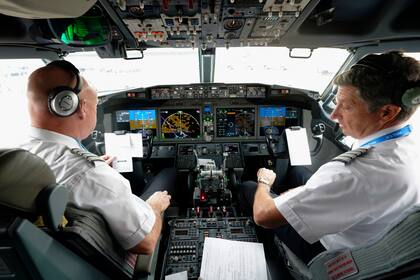Foto tomada el 2 de diciembre de 2020 en la cabina de pilotos de un avión de American Airlines en el Aeropuerto de Dallas-Fort Worth.
(Foto AP /LM Otero)