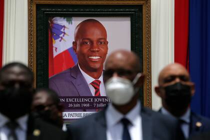 Foto tomada el 21 de julio del 2021 de funcionarios en el funeral del presidente haitiano Jovenel Moise en Puerto Príncipe  