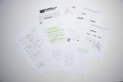 Foto tomada en Washington, el 23 de diciembre de 2025, muestra un nuevo lote de documentos publicados en relación Jeffrey Epstein