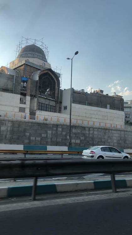 Foto tomada por Ríos cuando se acercaba a la casa donde está en Teherán en taxi.