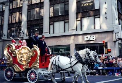 Fotografía de 1990 Macy's Thanksgiving Day Parade (Facebook/Barry Manilow)