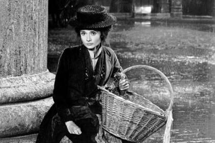 Como la lumpen Eliza Doolittle en Mi bella dama, otro de los muchos ejemplos en su filmografía en los que emerge de su crisálida como una princesa