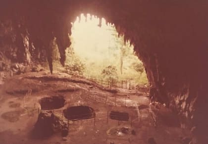 Fotografía de la cueva de Liang Bua en 1986
