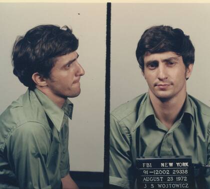 Fotografía de la detención de John Wojtowicz, el verdadero protagonista del asalto al banco de Brooklyn en 1972