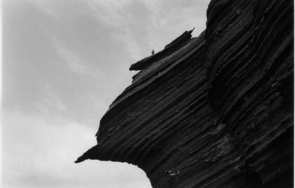 Fotografía de la serie Antártida negra, de Adriana Lestido, en Colección Fortabat