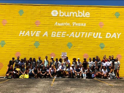 Fotografía del equipo de Bumble en Austin, Texas (Instagram/@Whitney)