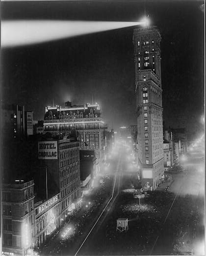 Fotografía nocturna de Broadway, 1908. Library of Congress