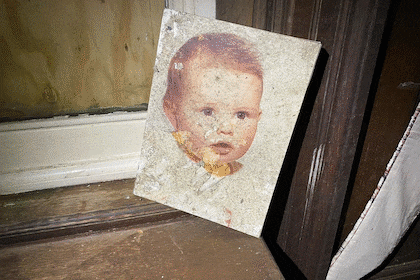 Fotografías blanco y negro y a color dan cuenta de las distintas generaciones que habitaron la casa