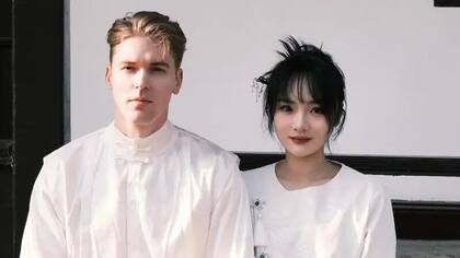 Fotografías de las parejas vestidas con ropas tradicionales chinas son ahora de las más populares en internet en China