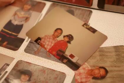 Fotografías de Shagufta y su padre en el álbum familiar