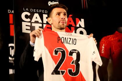 Fotos a Leonardo Ponzio en su despedida en River Plate

