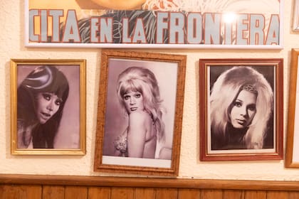 Fotos de divas e ídolos argentinos decoran las paredes