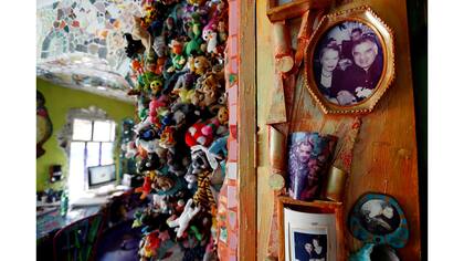 Fotos de Gonzalo y Cheri en la cocina de la Casa del Mosaico.