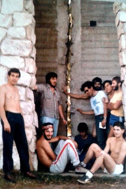 La palestra fue inaugurada en 1982 y proyectada por un grupo de escaladores a quienes llamaban "ladrilleros"; el apodo surgió porque en los años 50 escalaban una chimenea de una destilería de alcohol