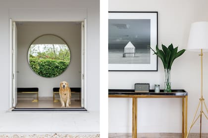 Figo nos da la bienvenida. Espejo de 1,60m de diámetro y banquetas con patas de bronce (11.11 Home & Deco). Las casillas que vemos en el cuadro forman parte del paisaje de las playas de Miami.