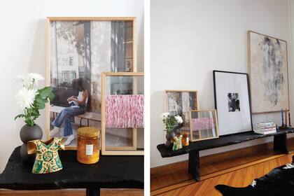 Sobre el banco de madera quemada de la entrada (Lunativo), foto tomada en París por Angie y un cuadro hecho por ella en pandemia. Al lado, una imagen de las dueñas de casa y obra del artista plástico cordobés Martín Enricci.