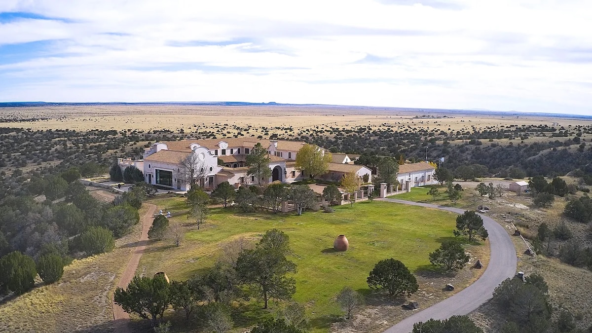 Cómo es por dentro Zorro Ranch, la propiedad del pedófilo Jeffrey Epstein que se convertirá en un centro de retiro cristiano