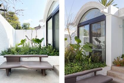 Jerarquizando el de esta casa abovedada (sesgo de estilo catalán), banco del Estudio Cabeza, con una forma orgánica que se integra al cantero selvático.