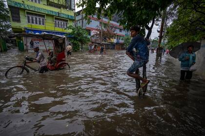 Las intensas lluvias causaron graves inundaciones en Gauhati, estado de Assam, India, el 14 de junio de 2022.