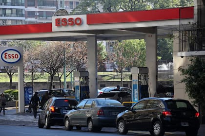 Por mucho tiempo, el principal negocio de Exxon en el país eran las estaciones de servicio Esso, hasta que en 2012 vendió las 450 bocas de expendio y su refinería a Pan American Energy Group (en ese entonces Bridas), compañía de la familia Bulgheroni y de la estatal china Cnooc