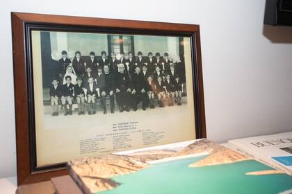 Fotos familiares de los Macri se mantienen en la casa.