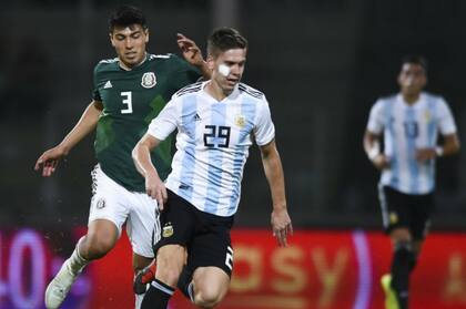 Una imagen del último partido del seleccionado en Córdoba; Juan Foyth, en acción
