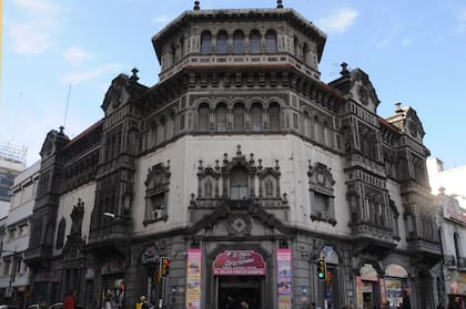 Fracassi, en Rosario, diseñada por Ángel Guido, en 1920