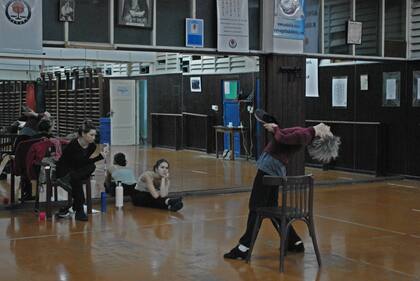 Fracchia, hace dos semanas, ensayando "Coppelia", un rol que hizo hace cuarenta años y que ahora reedita a sus setenta