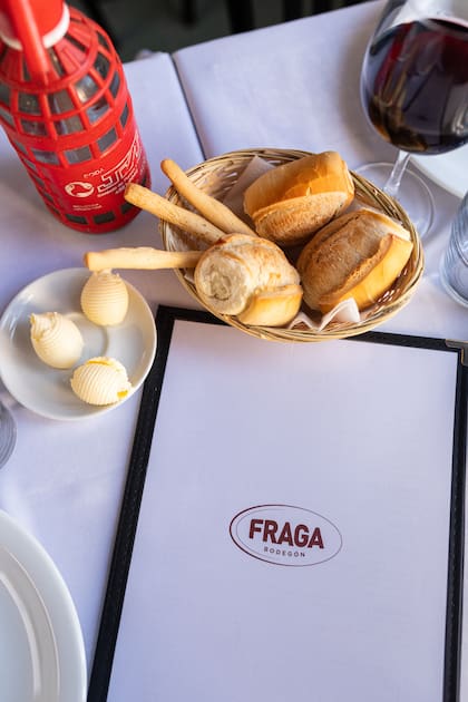 Fraga es lo que hoy se conoce como neobodegón: una experiencia de bodegón moderno con carta clásica y un servicio cercano.