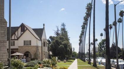 Fragmentación fiscal en el sur de California: El Journal of Urban Affairs documentó cómo ciudades como San Marino fijaron límites para evitar compartir recursos con comunidades vecinas