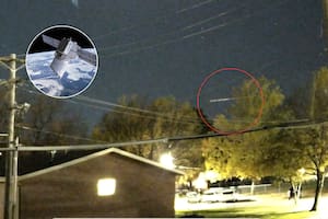 Fragmentos del satélite Starlink-4682 cruzaron el cielo nocturno sobre varios estados de EE.UU. en llamas
