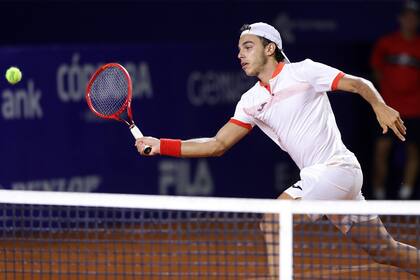 Francisco Cerúndolo se sobrepuso a un largo viaje desde Chile y consiguió su primer triunfo en el nivel ATP, en el Córdoba Open. 