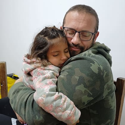 Fran junto a Amaris. "Es un padrazo", dice Rocío sobre su marido.